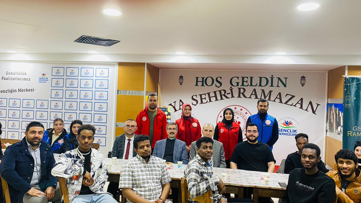 Üniversite Genç ofis iftar yemeğimize Rektör Yrd. Prof. Dr. Abdurrahman Gül, Genç Ofis İcra Kurulu üyeleri ve kıymetli öğrencilerimiz katılım sağladı.  Birlik beraberlik ve kardeşliğin eksik olamaması dileğiyle  hayırlı kandiller diliyorum.