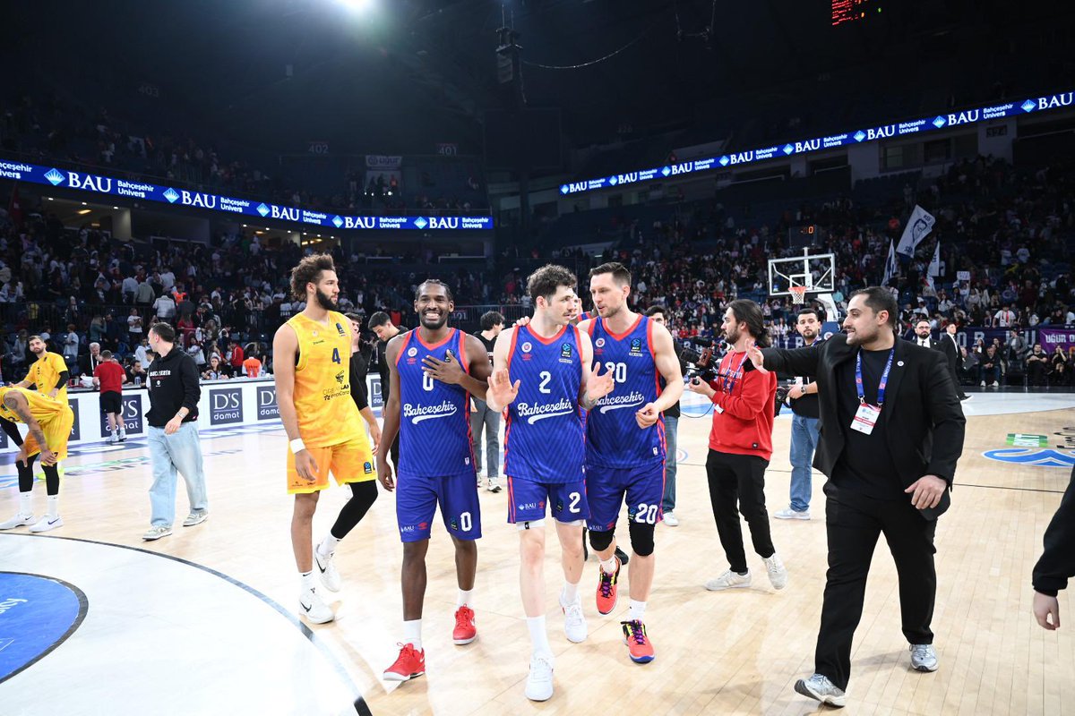 BKT EuroCup yarı final ilk maçında
Gran Canaria'yı kendi evinde ağırlayarak hepimize galibiyet sevinci yaşatan Bahçeşehir Koleji Basketbol Takımını kutluyor, ikinci maçta da aynı başarıyı göstermesini dilerim.