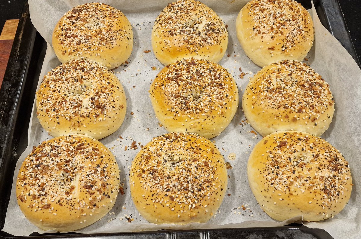StephODoc's tweet photo. Nothing beats the smell of fresh bread 🤤 Ciabatta for garlic bread and everything seasoning bagels, getting the freezer stocked up

#homemadebread #homebaker https://t.co/EiunWQRPht
