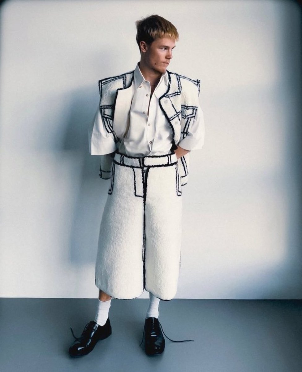 I need to  gnaw on his ankles. Like a mosquito  or like a dog or something. Idk I feel crazy