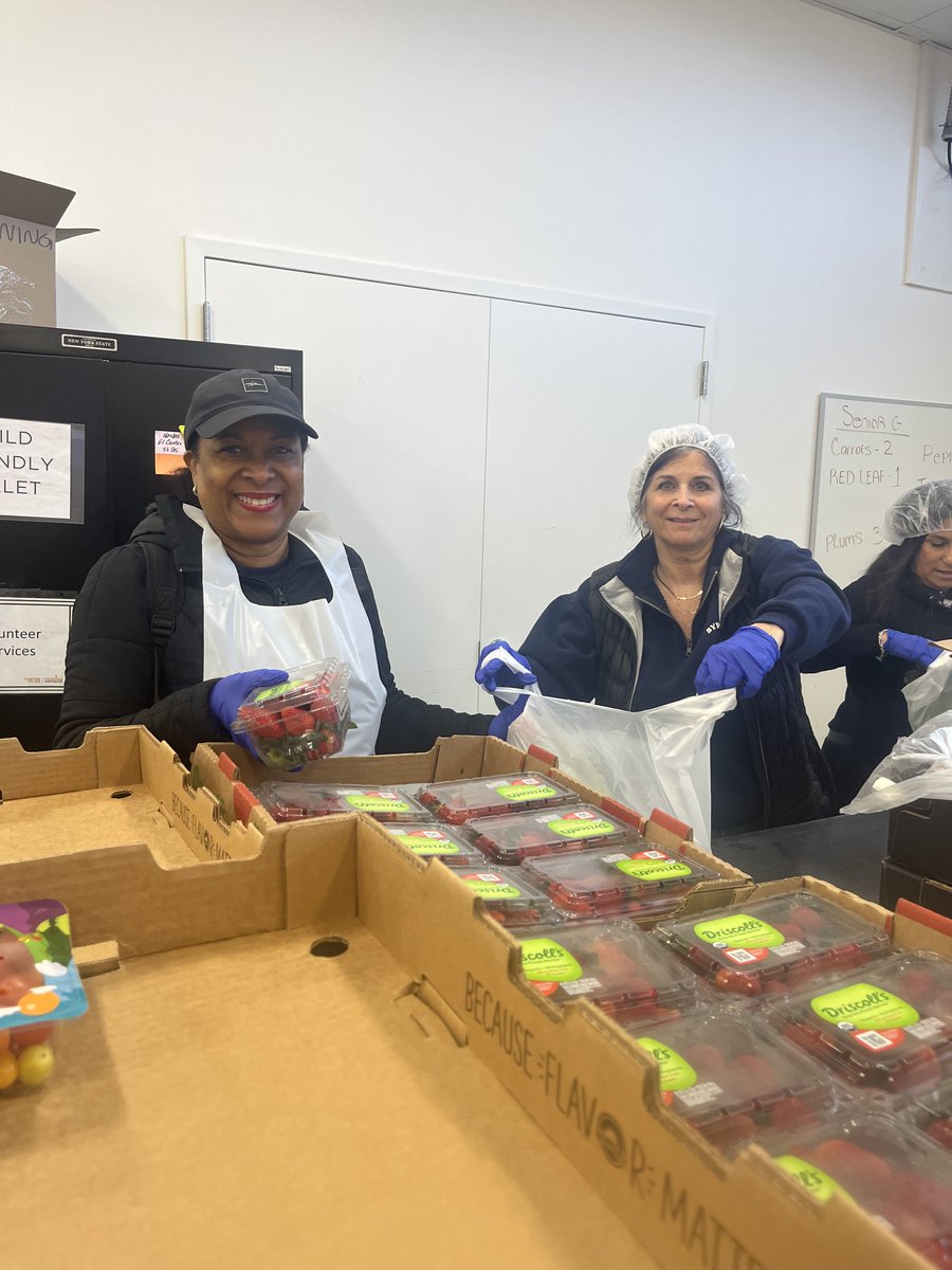 Thank you to our volunteers who packed 575 bags for Feeding Westchester’s Senior Grocery Program, which provides fresh produce and other foods to seniors and people with disabilities.