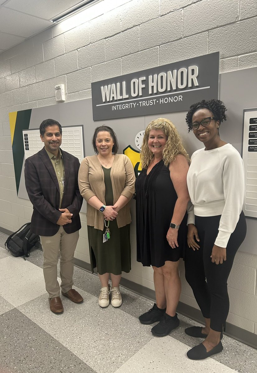 Rashed_F_din's tweet image. Great time at my alma mater speaking to all the Freshmen on professional skills w/ my @nashvilleelectric engineering colleague @_haley_2240  and afterwards chatting with legend Coach Fitzgerald &amp;amp; @hillsboro_burrosbball State Champ Coach Thweat! @HillsboroBurros