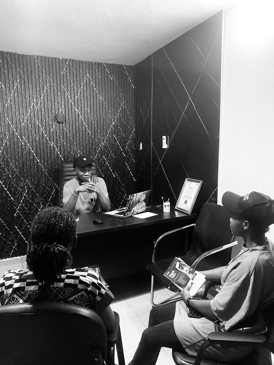 uwemdev's tweet image. Today I taught front-end students at Mita School how to find local clients, using their environment to create job opportunities. Also guided potential students on why mastering web2 skills is key to succeeding in web3. #MitaSchool #Web3