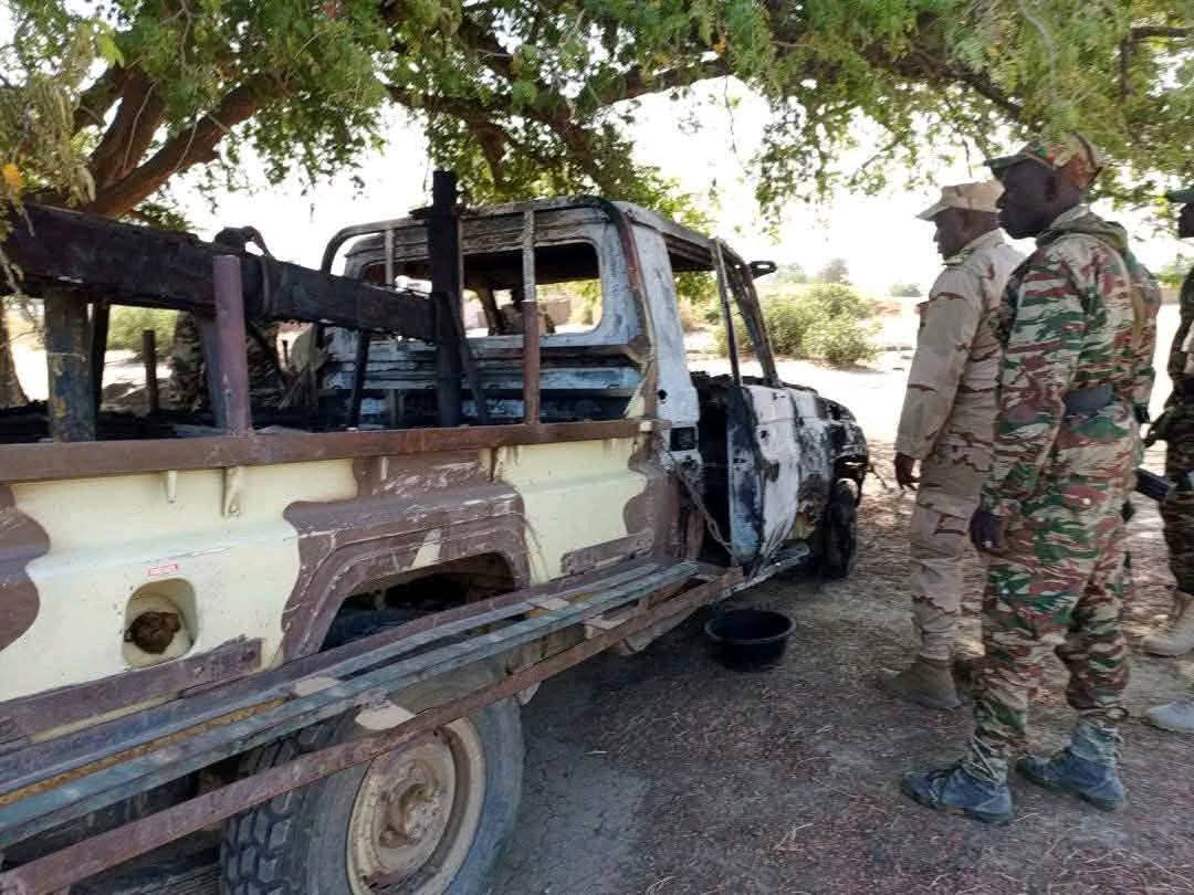 aboubacarybarma's tweet photo. #BassinLacTchad #FMM
Dans la nuit du 24 au 25 mars, des soldats nigérians et camerounais de la Force Multinationale Mixte(#FMM) ont été pris pour cible par des terroristes de l'#ISWAP), une faction dissidente de Boko Haram à #Wulgo, État frontalier de #Borno (#Nigeria). https://t.co/aPukkawIxk