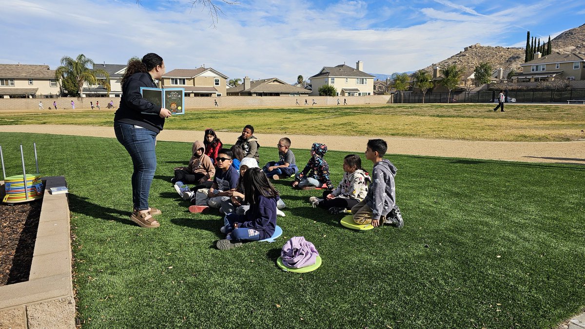 #Storytime at Robust Recess with our amazing librarian,  Ms. Williams! Our Falcons love Storytime Mondays! #FalconsUnitedInExcellence