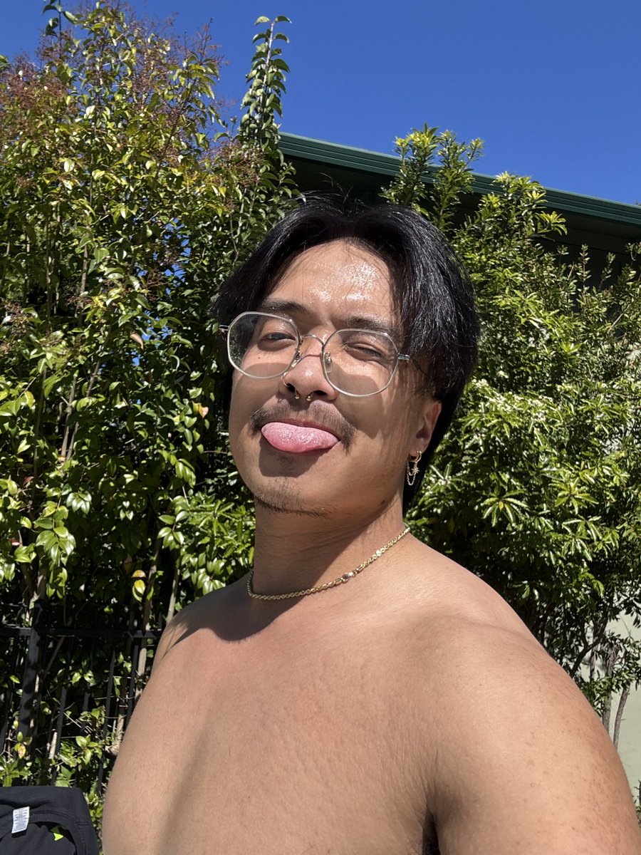 notallentorde's tweet photo. chopped off the what was left of the perm and oomfs said i look like a masc lesbian,,,, hey mamas 😍 https://t.co/glPcnPhGSl