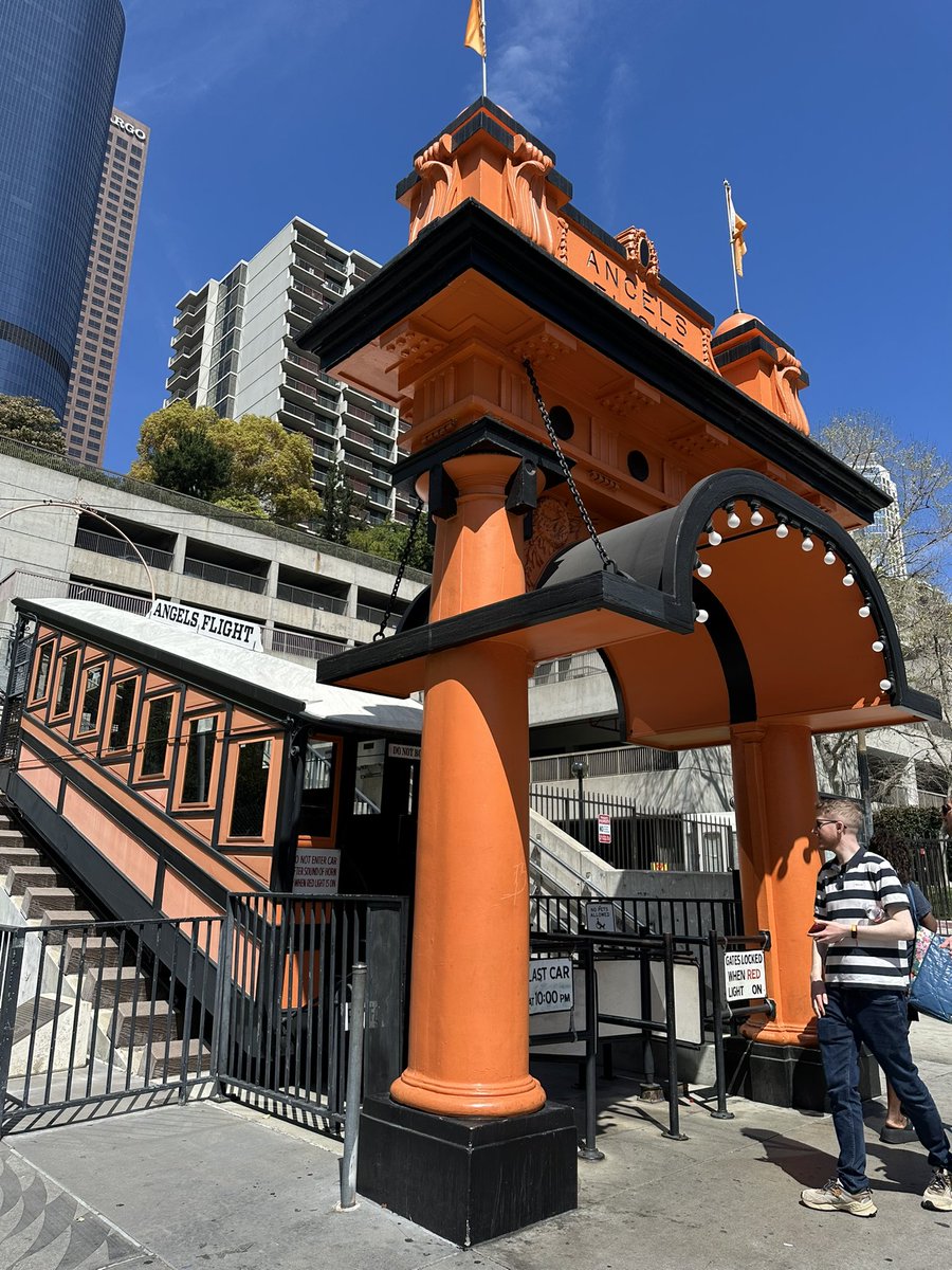 doloresrobles_m's tweet photo. Hoy es un buen dรญa para tomar el #AngelsFlight e ir al #Mercado por #TacosDeCarnitas https://t.co/Qeunv9eAwB