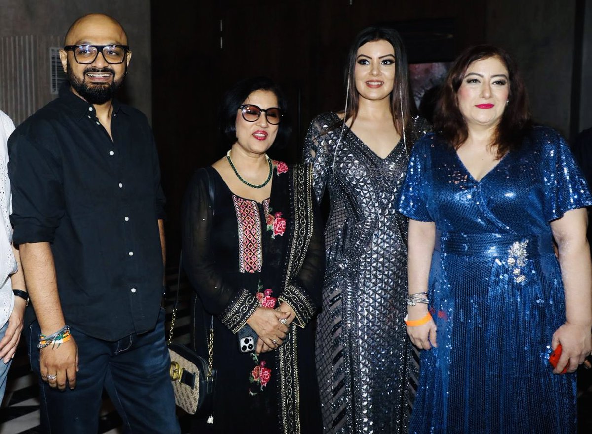 Love to share my #hindi and #tamil   #pop  #song , thanks to #gulsaab and  #priyatalwar Introduced #ridhimapai #beautiful  #model  #actress #music  #siddhant  youtu.be/_4RV1ysx3xw?si…