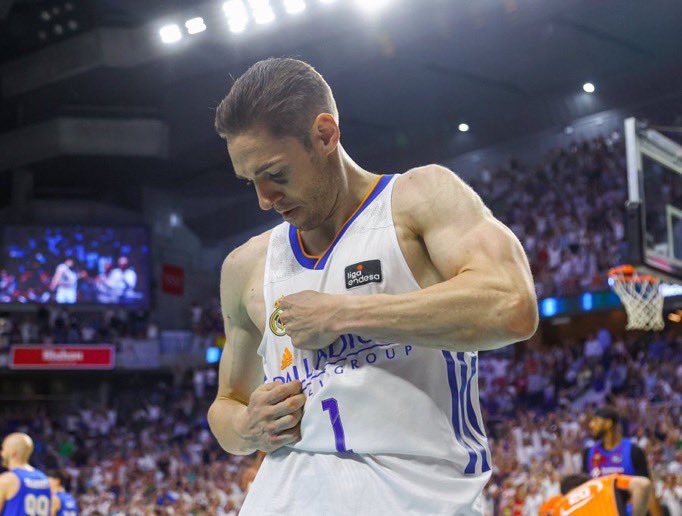 Hoy toca homenajear a uno de los mejores jugadores del <a href="/RMBaloncesto/">Real Madrid Basket</a> de la década.

Bienvenido a tu casa <a href="/FCauseur1/">Fabien Causeur</a> 

7 años
6 Supercopas
4 Ligas Endesa
2 Copas del Rey
2 Euroligas 

Y muchos amigos!!
Mucha suerte Fab ❤️