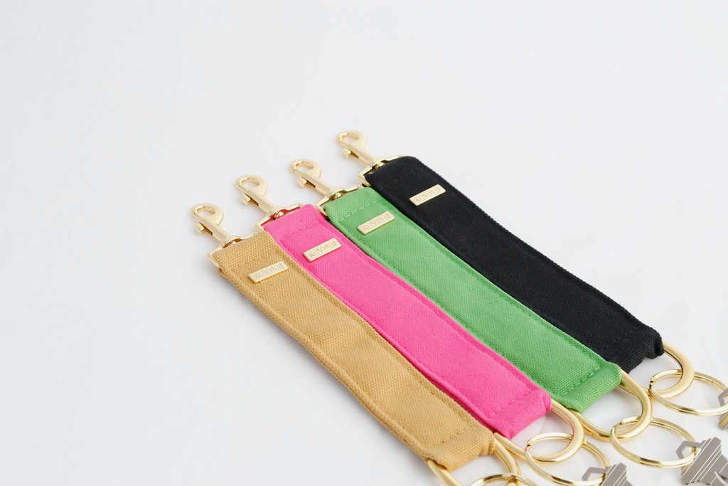 MyKeyper's tweet image. Spring means one thing... We&apos;re crazy for canvas! #keypittogether 🔑⁠