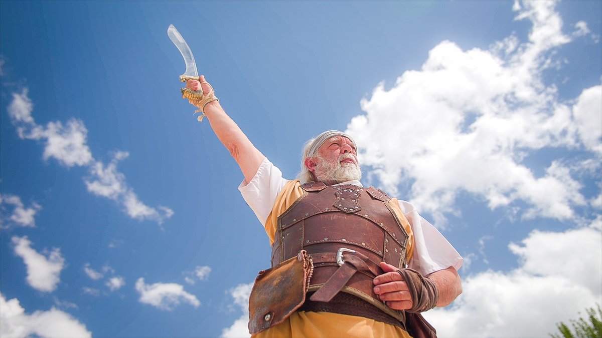 ¿Sabes por qué asesinaron a Filipo II de Macedonia, padre de Alejandro Magno? Y Olimpia, su madre. ¿De verdad fue tan mala como nos han contado? Esta noche, martes 25, buscamos pistas para resolver esos y otros enigmas. Episodio 2 de "Expedientes de la Historia en DMAX", 22,30 h