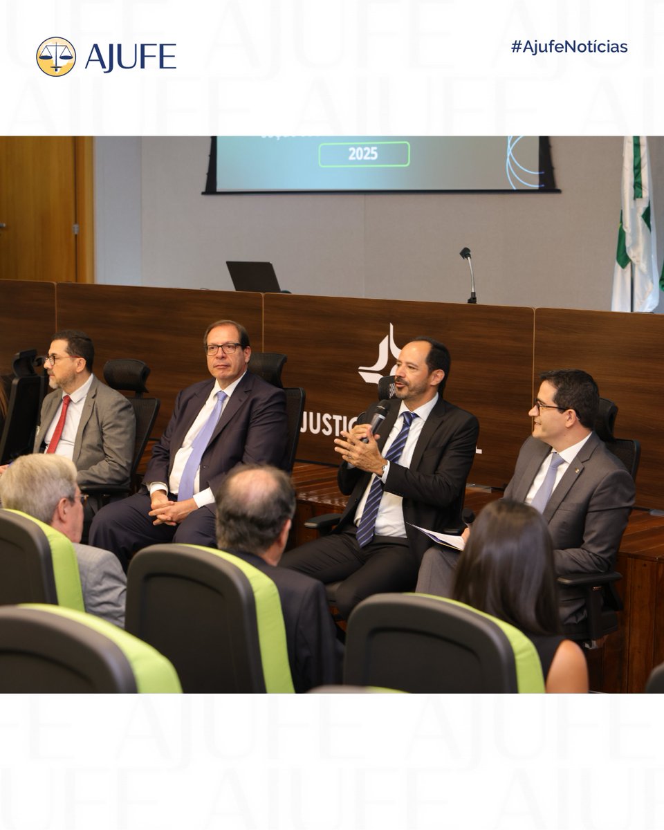 AJUFE_oficial's tweet photo. A reunião teve o objetivo de estreitar a comunicação com os magistrados, criando oportunidade para a troca de boas práticas de gestão. Durante o diálogo, dentre vários temas, foram discutidos os desafios para melhoria da prestação jurisdicional. Leia: https://t.co/rDWQItrHKt https://t.co/PFq9wcg1Lm
