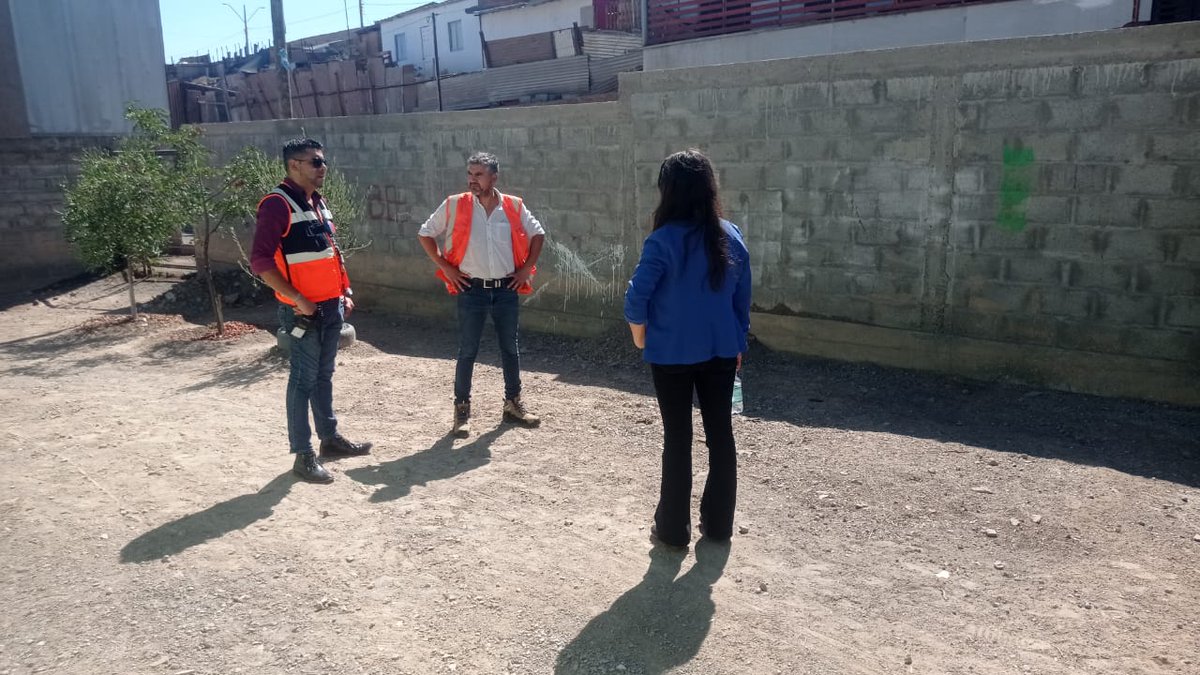 Senapred's tweet image. En el marco de Proyecto #AdaptaClima, #SenapredAntofa visitó el terreno donde se iniciarán las labores de instalación de la primera sirena por aluvión, cuyo operatividad estará a cargo de #SENAPRED. La sirena de #Taltal será la primera de las 4 comunas en ser instalada y cuenta…