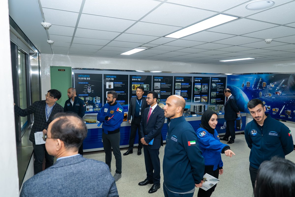 Astronaut_Nora's tweet image. زرت مع الوفد الإماراتي شركة &quot;ساتريك انيشيتيف&quot;، والمعهد الكوري لأبحاث الفضاء وتعرفت إلى أبرز مشاريعهم والتقنيات التي يعلمون عليها.. تقدُّم قطاع الفضاء سريع ويعد بتحقيق نجاحات كبيرة في السنوات المقبلة..  

Together with the UAE delegation, I visited Satrec Initiative and the Korea…