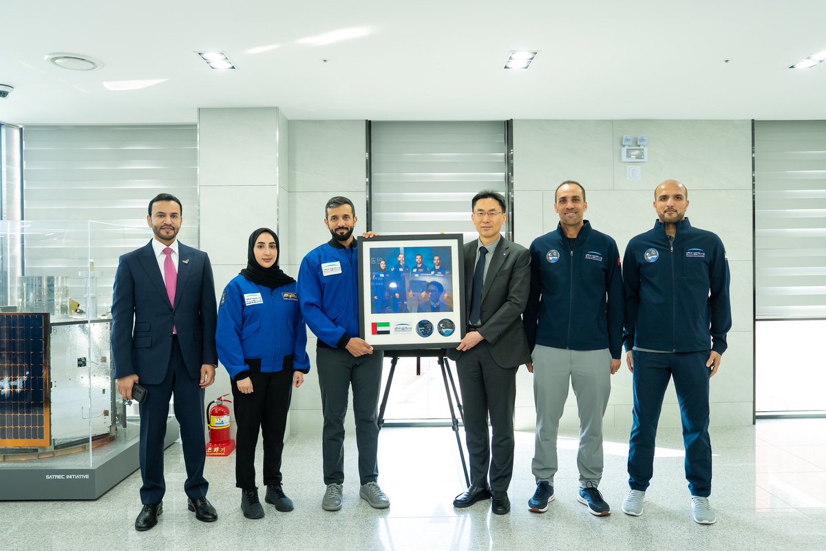 Astronaut_Nora's tweet image. زرت مع الوفد الإماراتي شركة &quot;ساتريك انيشيتيف&quot;، والمعهد الكوري لأبحاث الفضاء وتعرفت إلى أبرز مشاريعهم والتقنيات التي يعلمون عليها.. تقدُّم قطاع الفضاء سريع ويعد بتحقيق نجاحات كبيرة في السنوات المقبلة..  

Together with the UAE delegation, I visited Satrec Initiative and the Korea…