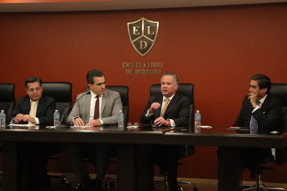 Esta mañana visitamos la <a href="/ELD_Mexico/">ELD</a> donde tuve el gusto de participar en la toma de protesta  del Consejo Directivo 2025-2026 del Colegio de Corredores Públicos de la CDMX <a href="/colegio_df/">COLEGIO DE CORREDORES PÚBLICOS DE LA CDMX</a>.
¡Muchas felicidades a Lázaro Peña Ruiz, nuevo presidente, por esta nueva encomienda!
