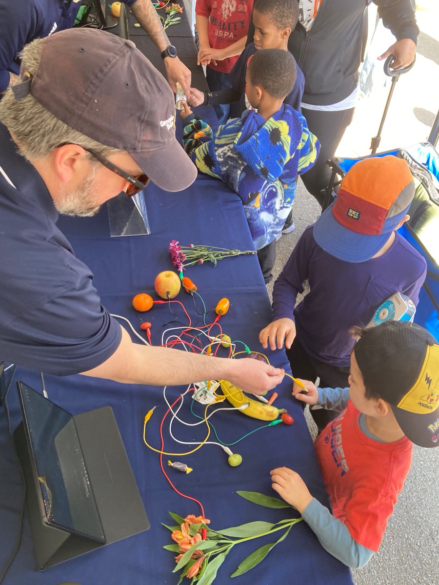 STEMGTRI's tweet image. We had a wonderful time this weekend at the @ATLSciFest! Thank you to the @ScienceATL team for organizing another successful event, to the amazing @GTRI volunteers who helped make our booth a success, and to every attendee who stopped by with curiosity and excitement. #AtlSciFest