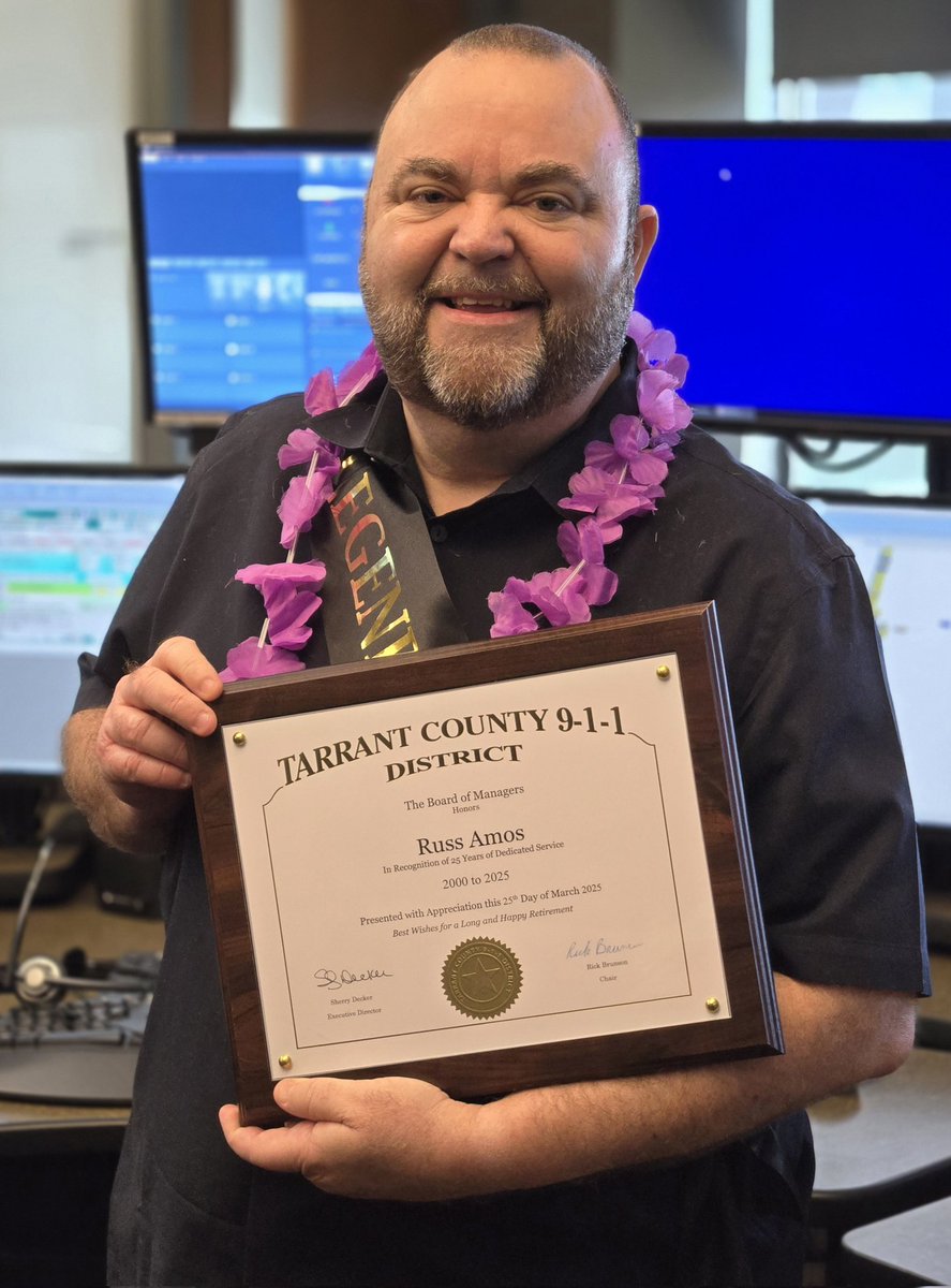 tarrant911dist's tweet image. 🎉Celebrating @GrandPrairiePD 9-1-1 Headset hero, Russ Amos, for his remarkable 25 years of service! 🎊 Your enthusiastic commitment and hard work has made a significant impact on our community. Enjoy your retirement! 🎉
#911dispatcher #retirement #grandprairie #celebrate