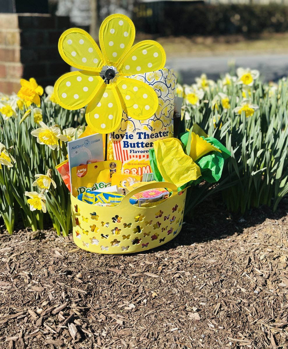 NuclearSmiles's tweet photo. Was able to go out and spread some Sunshine to some new and referring offices. Hope they enjoyed the goodies! 
#HowardCountypediatrics #Tinytooth #Toothstory #Lindajoneslapedds #newsmiles #nuclearsmiles #invisalign https://t.co/84mC8NdCro