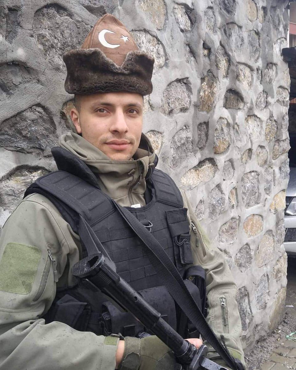 Herkes unutsada biz unutmayacağız..! 
1 Fatiha okuyup okunmasına vesile olalım. 
(Şehit Polis Özel Harekât Emre Fıstıkeken)
Unutma..Unutturma..