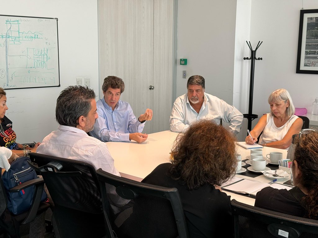 Hoy compartimos un encuentro muy valioso con familiares de víctimas de siniestros viales y organizaciones que luchan cada día por una ciudad más segura. Escuchar, trabajar juntos y transformar el dolor en acción es el camino. La seguridad vial nos necesita a todos.
