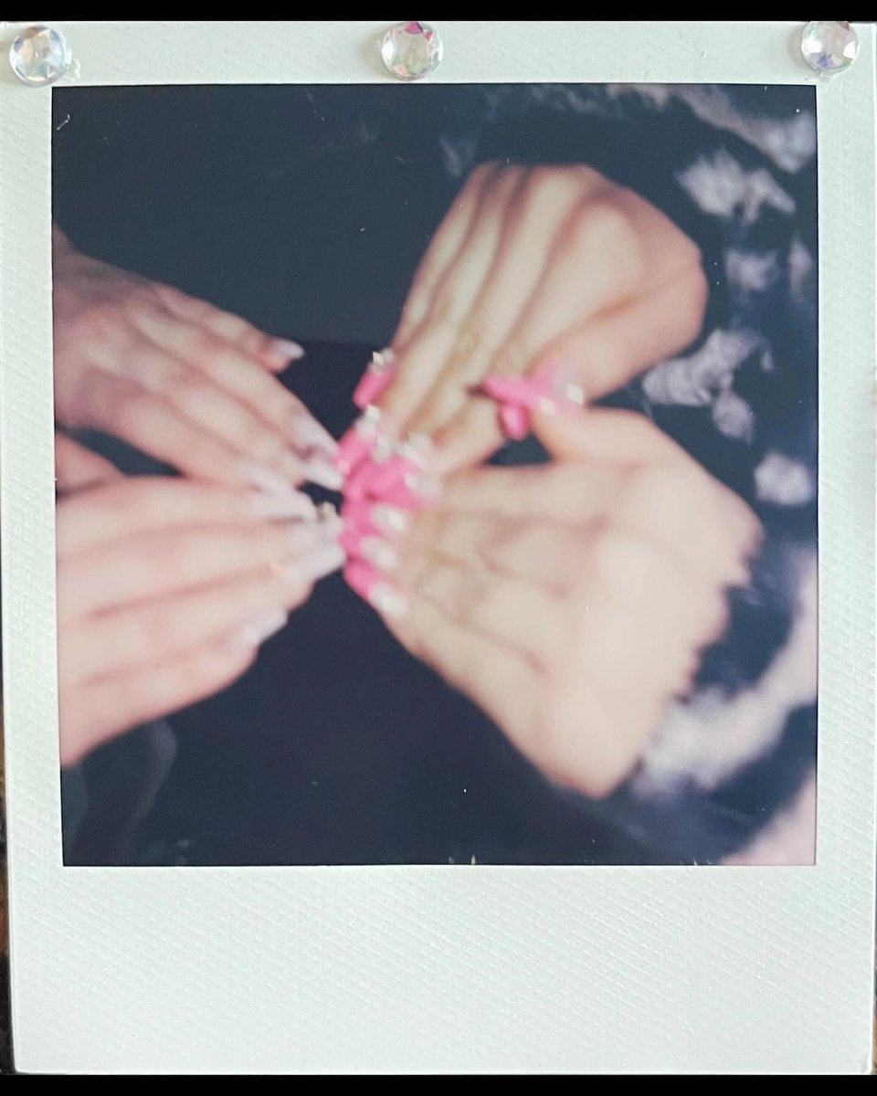 📸💥 © 𝗟𝗼𝗼𝗸 𝗮𝘁 𝘁𝗵𝗲 𝗰𝗮𝗺𝗲𝗿𝗮!
#PhotoBoothRP: 𝘴𝘮𝘪𝘭𝘦 𝘢𝘵 𝘵𝘩𝘦 𝘤𝘢𝘮𝘦𝘳𝘢.
( 🎬🍿 ) by <a href="/AnoraMovieRP/">𝖠𝗇𝗼𝙧𝖺 ᴿᴾ</a>

Polaroid taken during the recordings of #AnoraRP