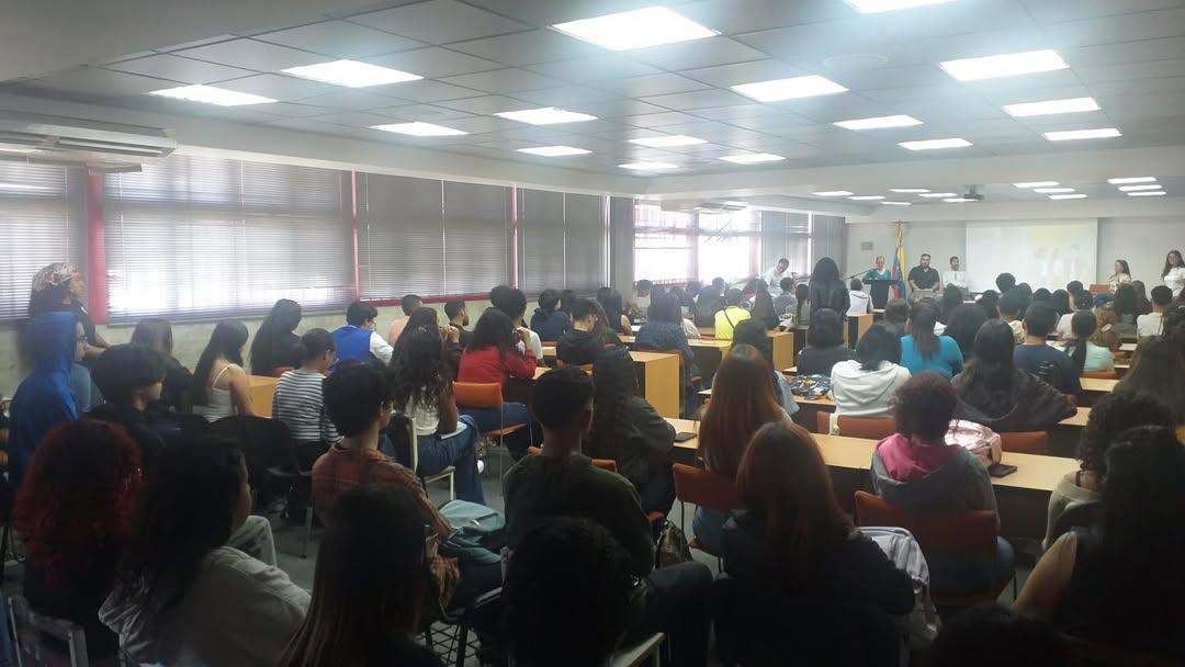 UCV Noticias (@ucv_noticias_) on Twitter photo #25Mar | 107 nuevos estudiantes de <a href="/sociologia_ucv/">Escuela de Sociología UCV</a>, de la <a href="/FaCESUCVe/">FaCES #UCV</a>, fueron recibidos hoy por las autoridades de esta facultad y el Centro de Estudiantes <a href="/UCV_CEES/">CEES - Sociología UCV</a>, en el "Curso Intensivo de Sociología 2025". #25Mar | 107 nuevos estudiantes de <a href="/sociologia_ucv/">Escuela de Sociología UCV</a>, de la <a href="/FaCESUCVe/">FaCES #UCV</a>, fueron recibidos hoy por las autoridades de esta facultad y el Centro de Estudiantes <a href="/UCV_CEES/">CEES - Sociología UCV</a>, en el "Curso Intensivo de Sociología 2025".