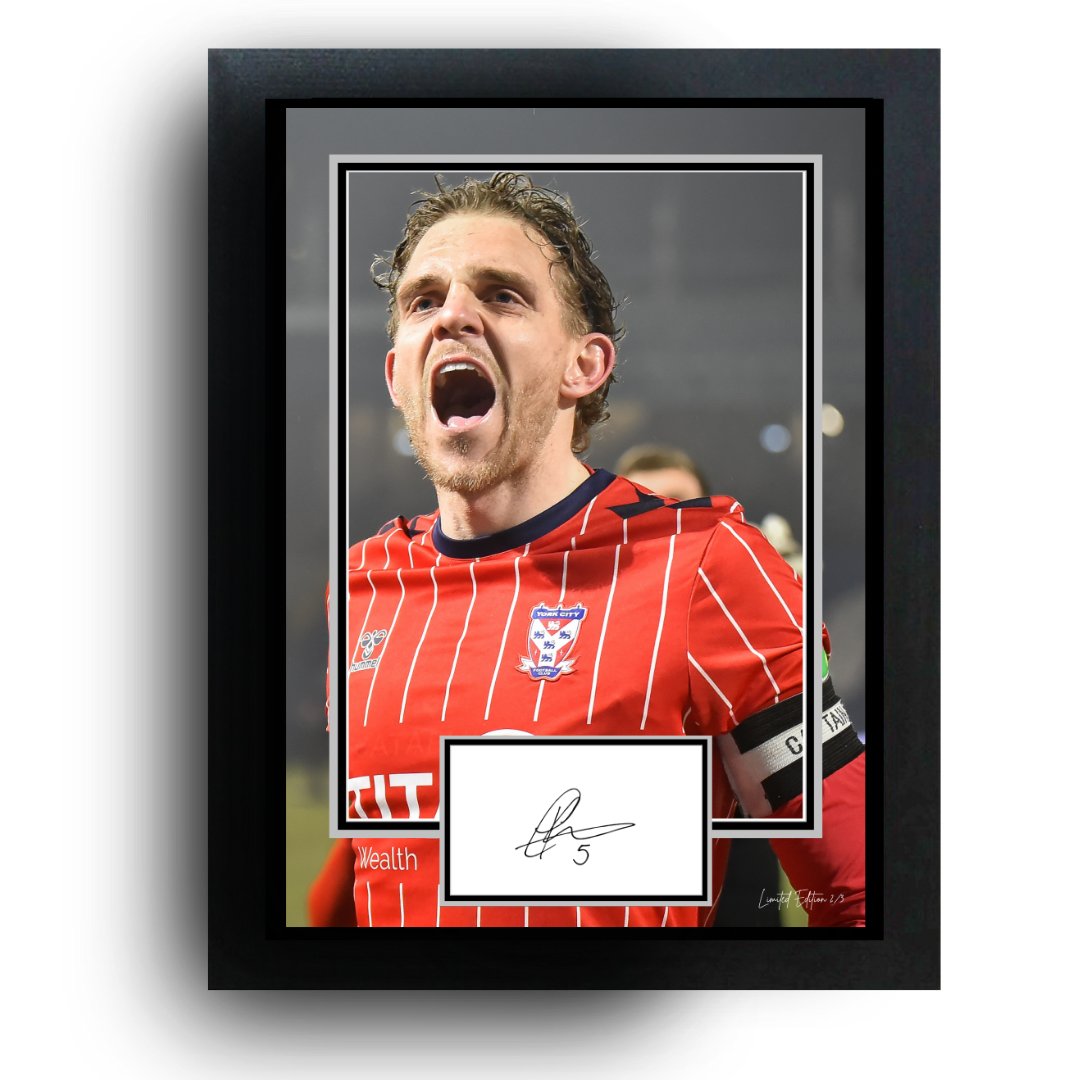 Memorabilia Doesn't Get Better Than This. Only 5 of each made✍️
Brand New Design | York City Signed Memorabilia.
Buy Here fromtheclub.com/york-city-sign…

#ycfc #york #yorkcity