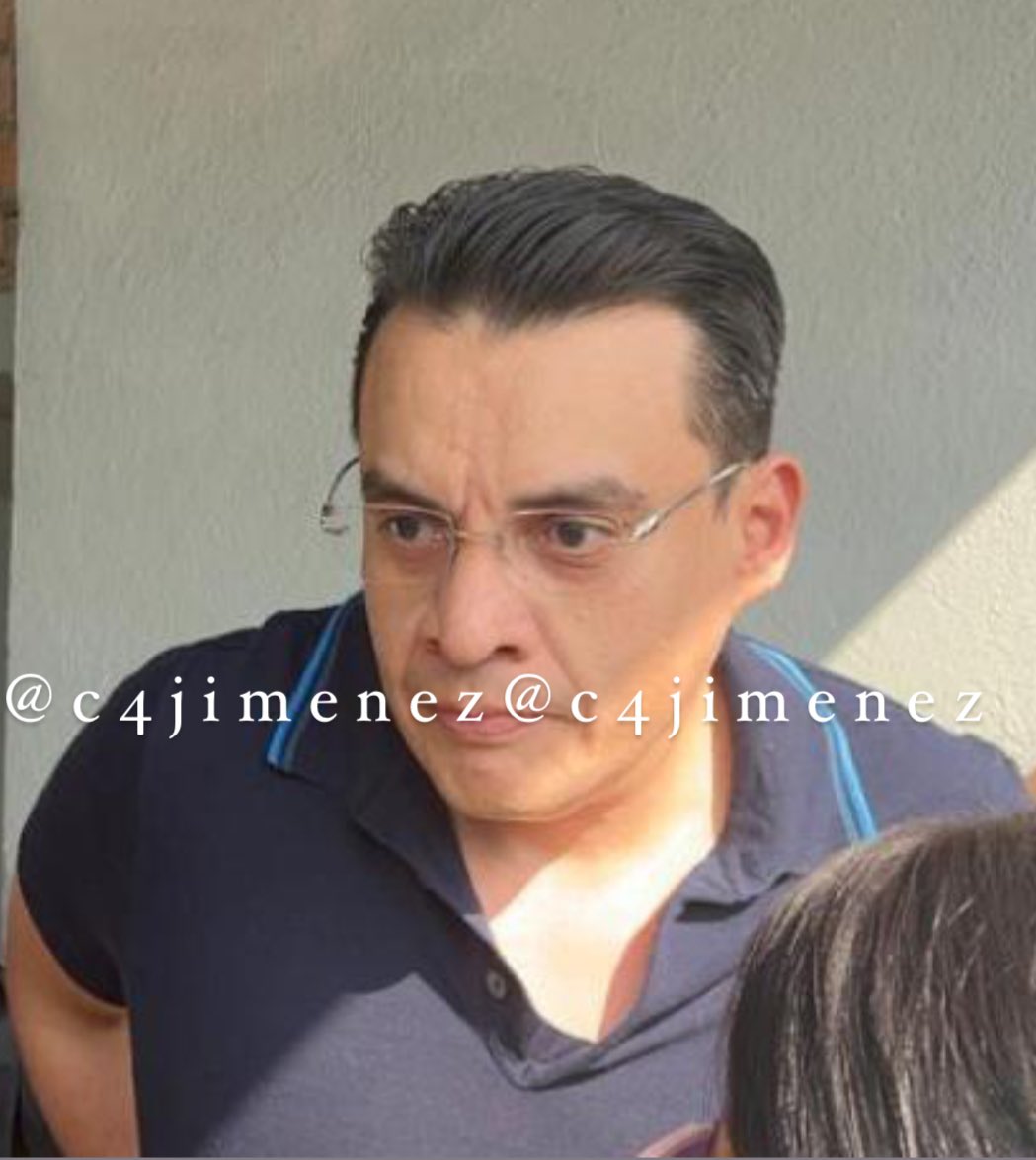 Carlos Jiménez (@c4jimenez) on Twitter photo CUIDADO: RENTA PROPIEDADES y se las ADUEÑA!
Guillermo López Sánchez
Renta y después de unos meses cambia cerraduras y con documentos falsos de las apropia.
La <a href="/FiscaliaCDMX/">Fiscalía CDMX</a> ya lo detuvo 1 vez pero salió.
Si lo reconoce, tenga cuidado y denúncielo.
El caso #C4EnAlerta CUIDADO: RENTA PROPIEDADES y se las ADUEÑA!
Guillermo López Sánchez
Renta y después de unos meses cambia cerraduras y con documentos falsos de las apropia.
La <a href="/FiscaliaCDMX/">Fiscalía CDMX</a> ya lo detuvo 1 vez pero salió.
Si lo reconoce, tenga cuidado y denúncielo.
El caso #C4EnAlerta