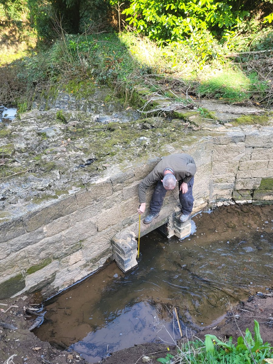 PitchfordEstate's tweet image. Time to restore the sluices so water flows across the weir and cascade again #restorationproject #PitchfordHall #historichouse