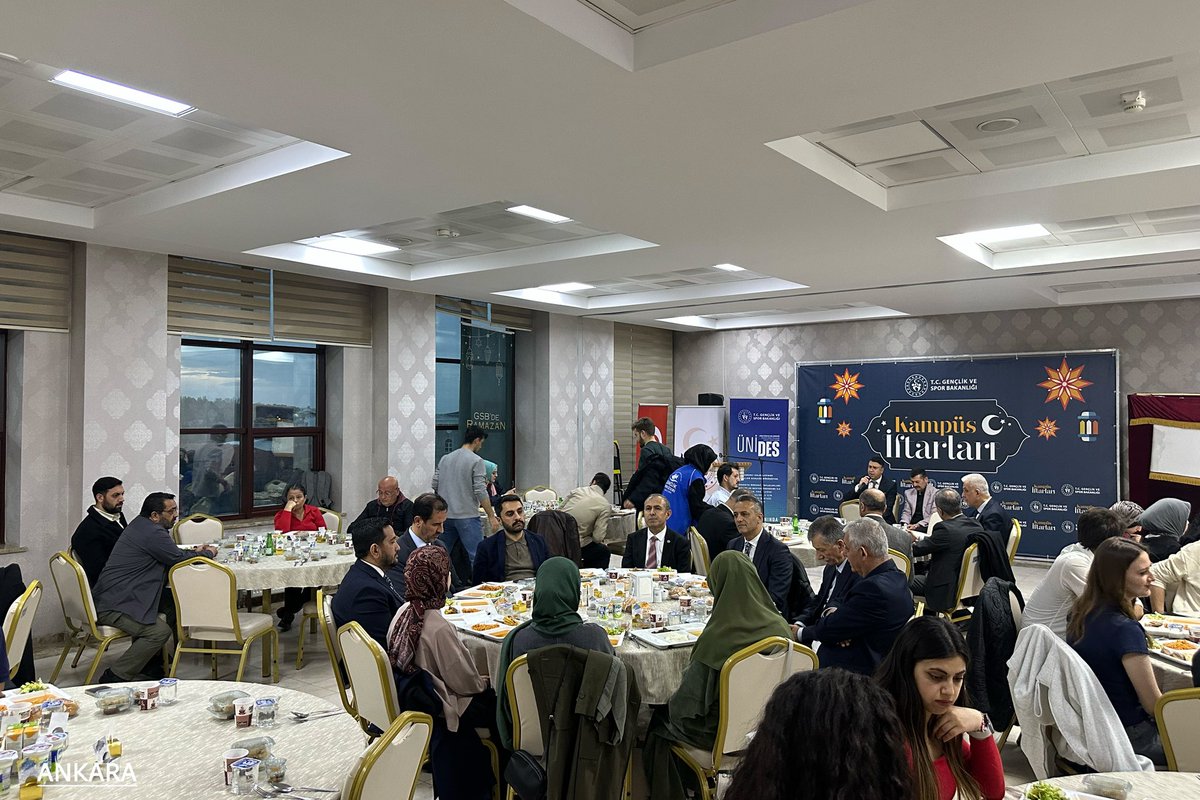 GSBgenclik's tweet photo. Gençlik Merkezleri ve Genç Ofislerimizde İftar Vakti! 🌙✨
Ramazan ayının maneviyatını gençlerle aynı sofrada yaşamak için iftarda buluşuyoruz.
 
📍Düzce, Niğde, Ankara, Samsun https://t.co/R04zixF7yA