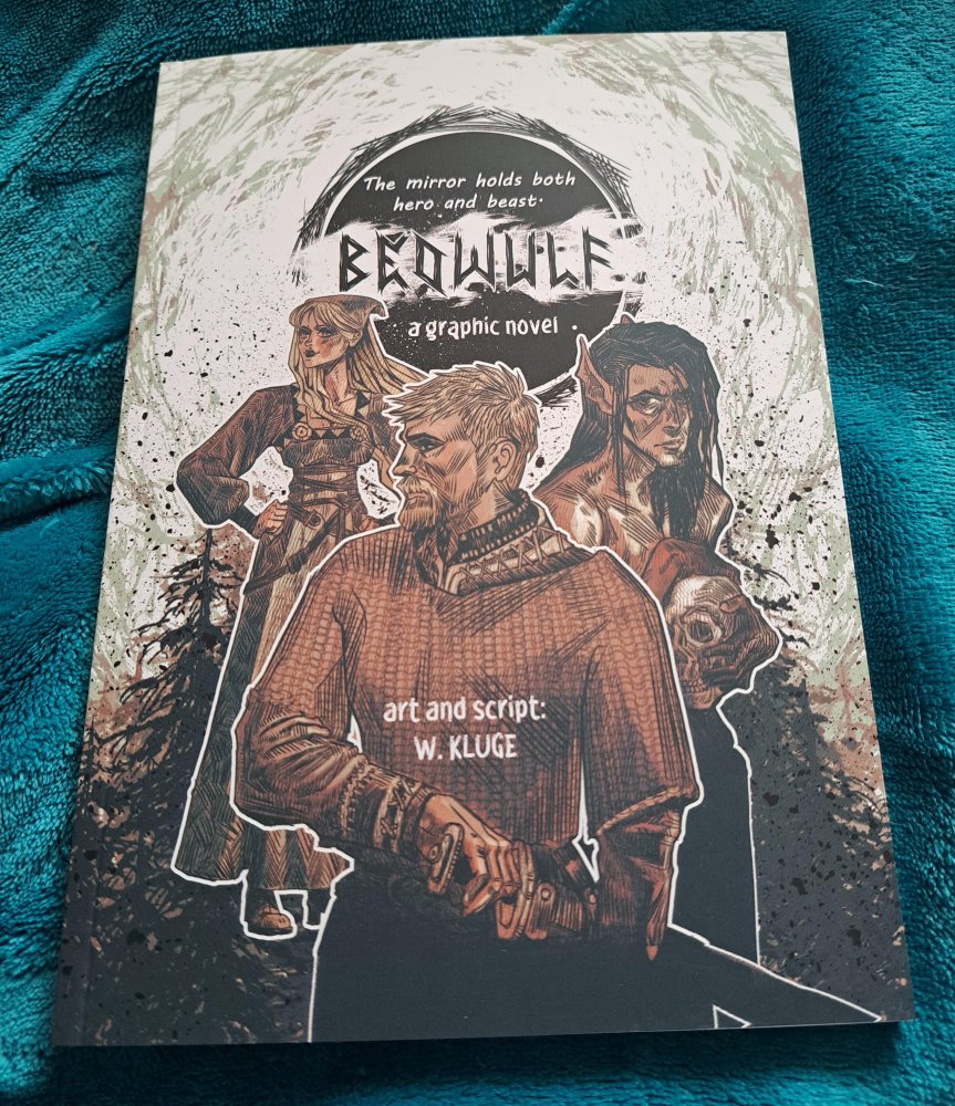 aliumfungus's tweet photo. 🐺⚔️✨ Beowulf physical copies are here! 🐺⚔️✨
This looks INCREDIBLE, and it FEELS amazing too with its soft, satin-finish cover~!
I'll be selling these at ISLAND FANCON ( #islandfancon) March 28-31!
I'll be in booth 77--so why don't you come say hello? I'd love to chat! 😉 https://t.co/gxpr0N1KwY