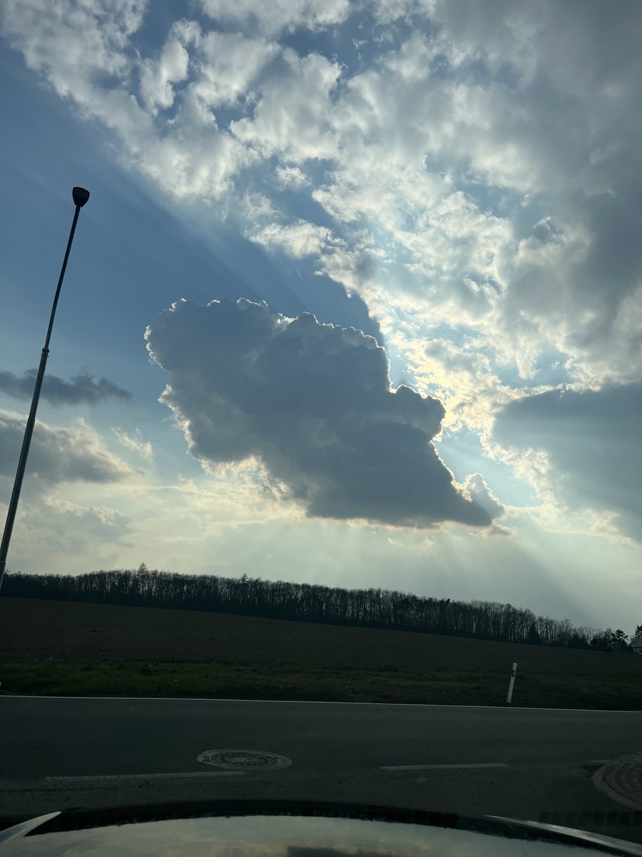 JJ2: Tati, ten mrak vypadá jako Česko.

Má pravdu ten chlapec.