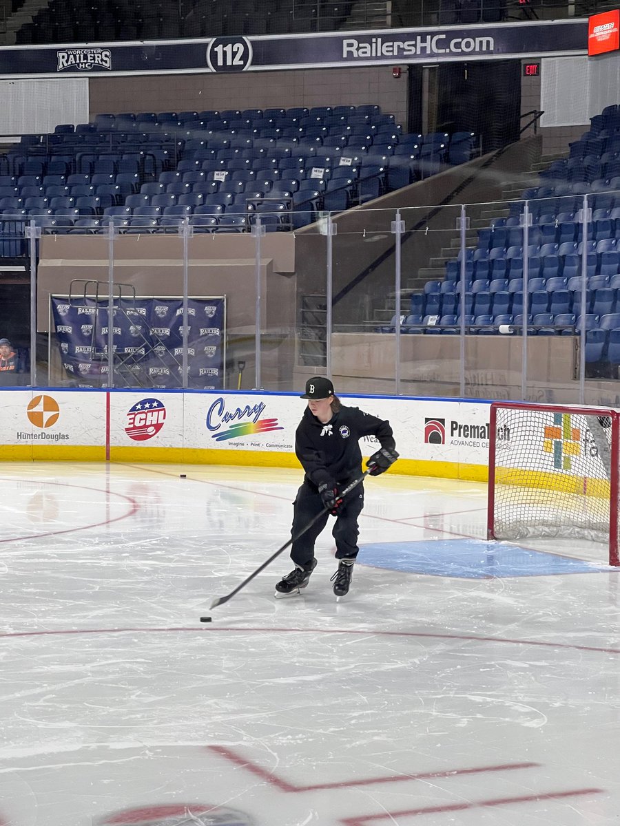 WeKnowTrucks's tweet image. ATG Family Game Day with the @RailersHC was a huge success! 🏒✨ ATG friends and family kicked off the fun with a pre-game skate at the DCU Center before cheering on the Railers for an exciting hockey game! #FamilyFun #HockeyTime #RailersHC