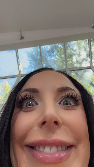My phone’s POV when you send me a dick pic ? https://t.co/ISbM7yPK05