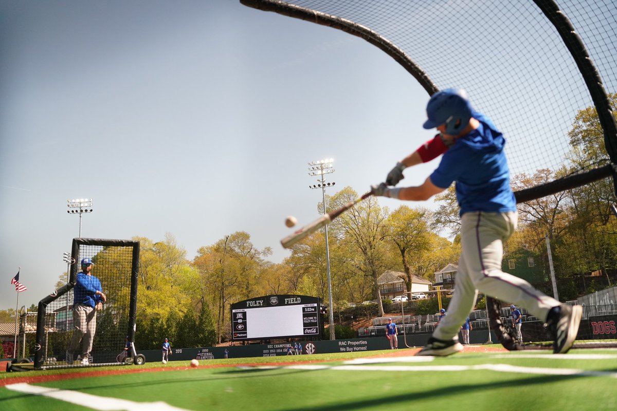 The Wolves have arrived in Athens. 

#WeAreOne