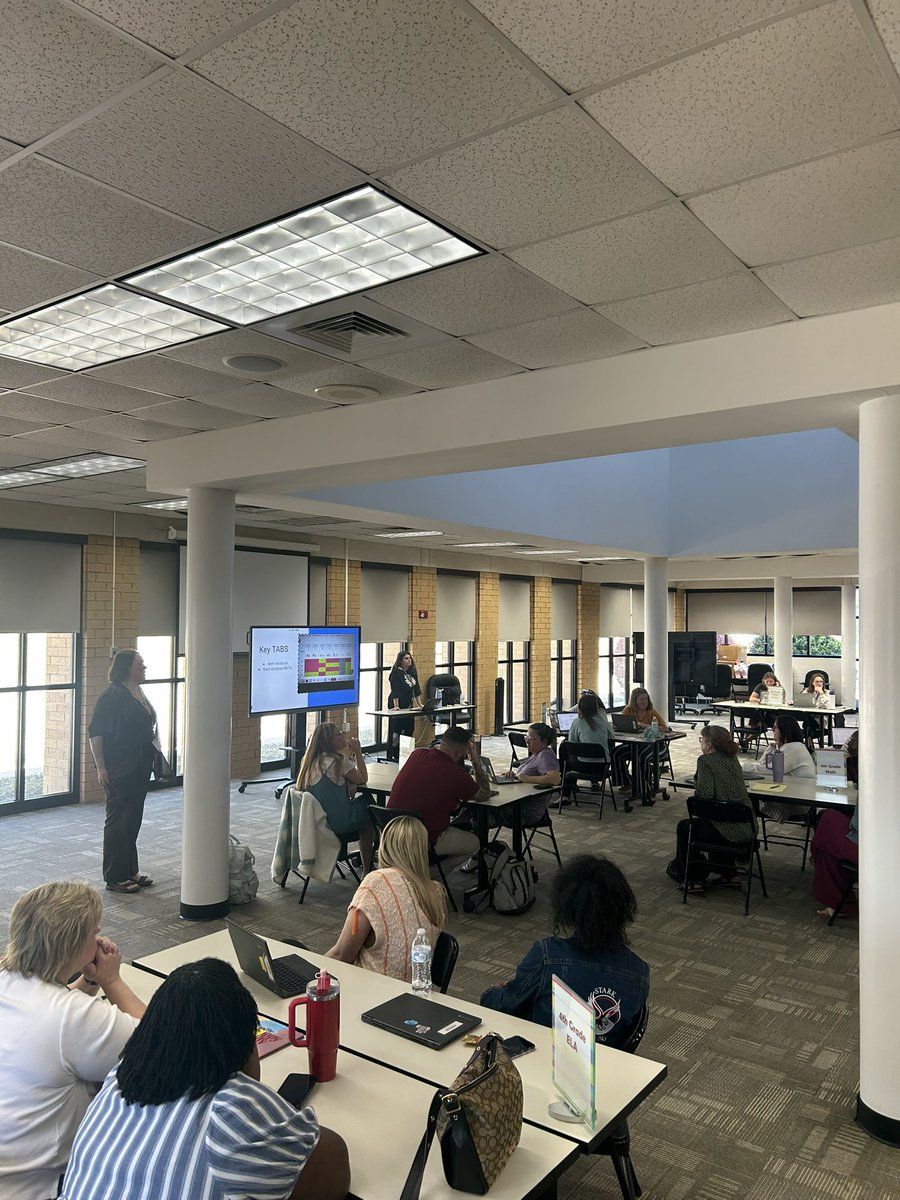 SuperBrentLowe's tweet photo. 4th and 5th grade teachers from across the district collaborating.  #progresslearning https://t.co/0nMFIwcIN3