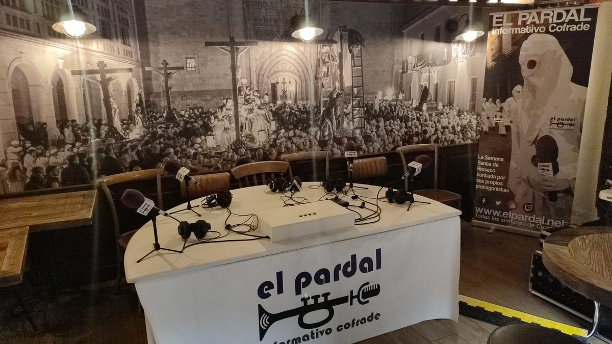🎙🎺 Ultimando preparativos. Mañana, a partir de las 20 horas, nos vemos en Irish River.
Nuestro compañero <a href="/Davidkarpin/">David Carpintero Gil</a> está convirtiendo un bar en un estudio de radio. Trabajazo. 👏👏