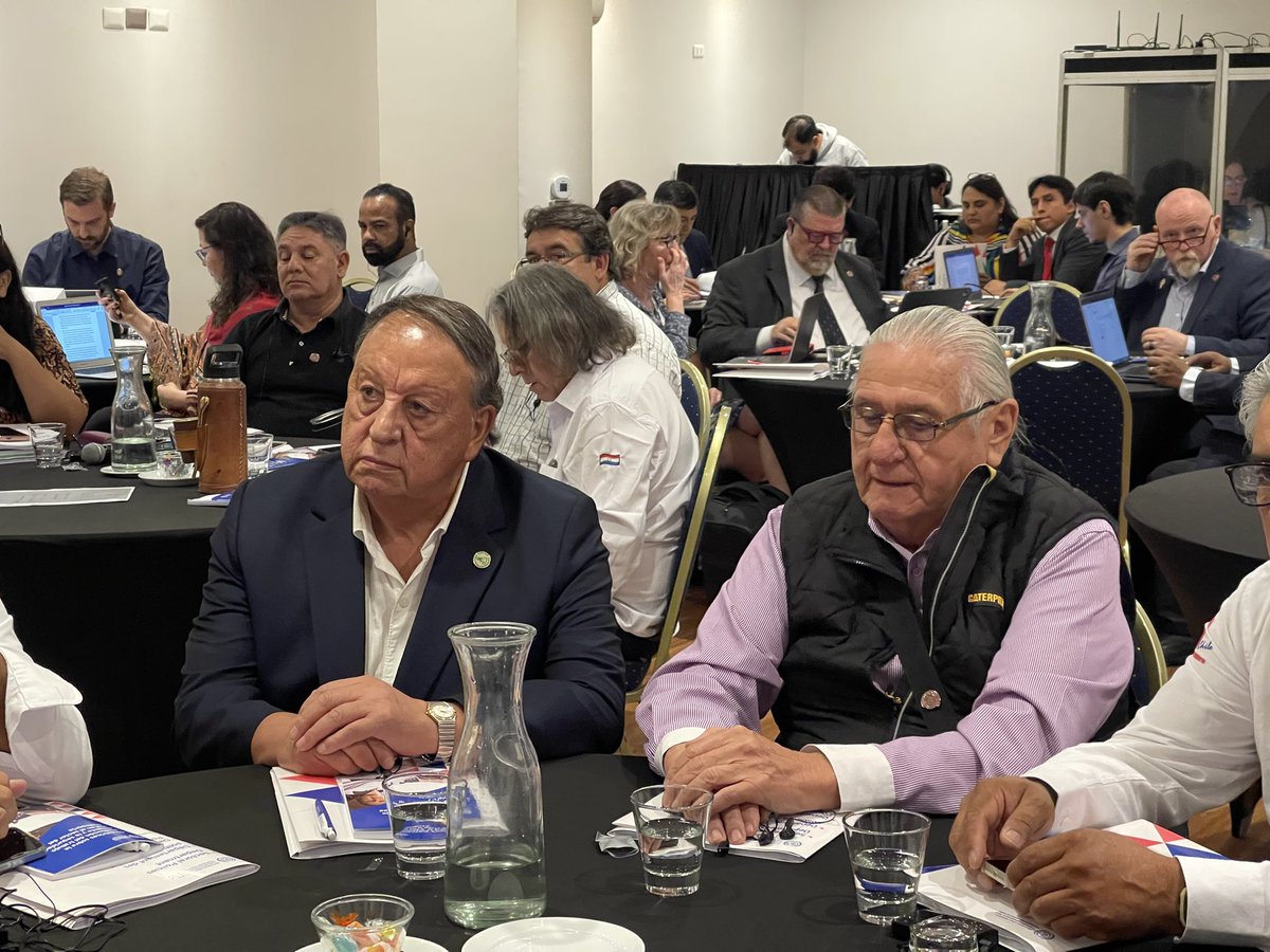 CNTCCHILE's tweet photo. En el taller de Perspectivas regionales y nacionales: Identificación de oportunidades y desafíos, temas específicos y buenas prácticas para el sector del transporte por carretera. Conversamos de una conducción de Jornada Universal Convenio 153 con Fabio Bertranou de @OITconosur https://t.co/bVKpROMMQN
