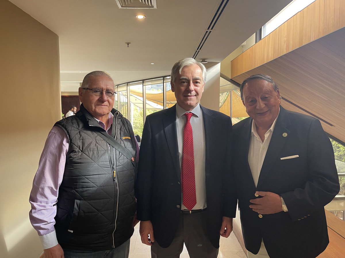 CNTCCHILE's tweet photo. En el taller de Perspectivas regionales y nacionales: Identificación de oportunidades y desafíos, temas específicos y buenas prácticas para el sector del transporte por carretera. Conversamos de una conducción de Jornada Universal Convenio 153 con Fabio Bertranou de @OITconosur https://t.co/bVKpROMMQN