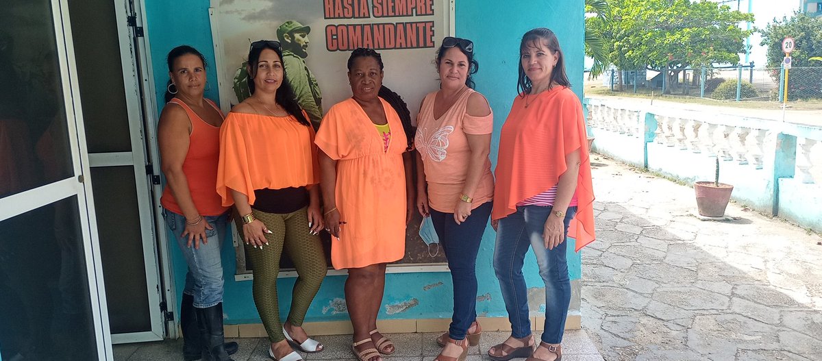 La mujeres de la Universal Camaguey se suman al día naranja. El 25 de cada mes se conmemora el día Naranja,un día  para activar, generar conciencia y prevenir la violencia contra mujeres y niñas.
#ComercioCuba #Camaguey