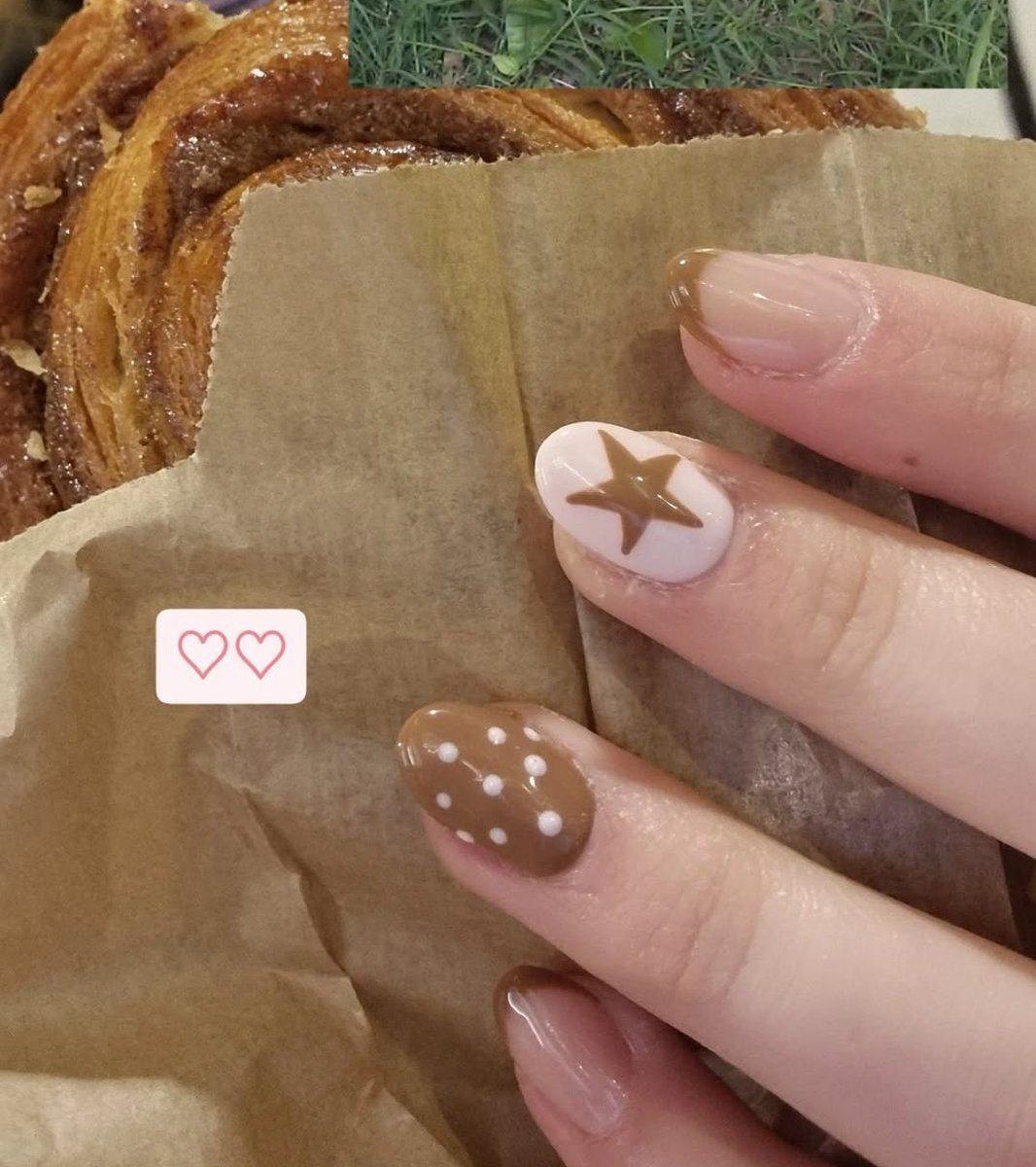 strwkiz's tweet photo. @maip0z Si eres de Bilbo yo me las hice en Diamond nails y quedaron muy monas. Pedí un diseño bastante simple pero hacen de todo, que yo sepa :3 solo tengo esta foto https://t.co/z9feI4qjXx