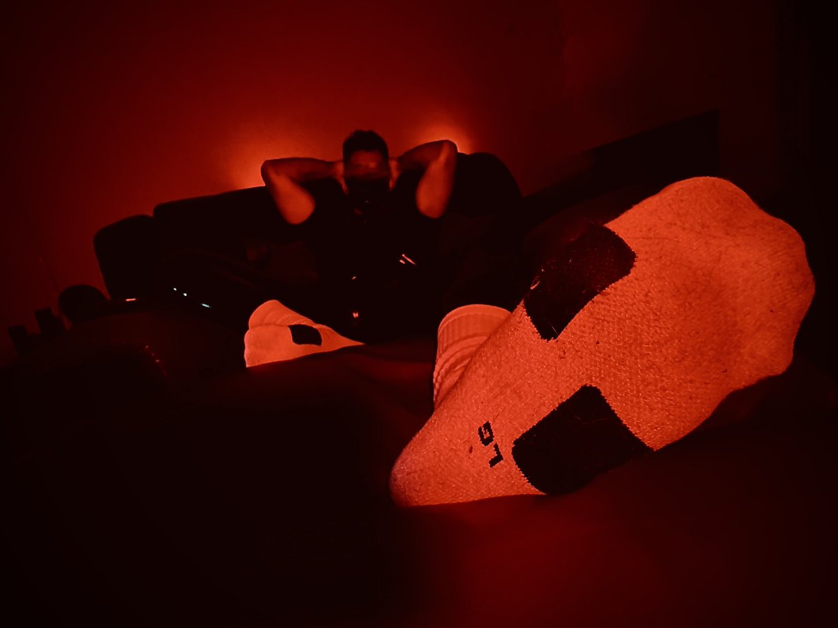 好久沒發文了～很開心在 3/23 的 Z Party 遇到了很多朋友，讓我覺得應該來更新一下近況～
有人喜歡白襪嗎？ 🤪 我還是最喜歡膠衣~
話說…我真的覺得自己需要更多膠友來一起拍照、參加活動什麼的，有時候真的不太好找。 那~ 目前只能在家自己玩呢 XD