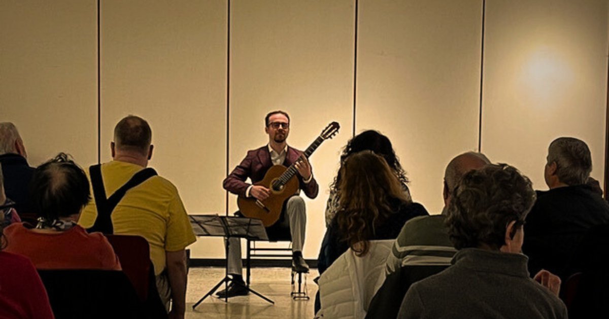 kevinsherwin15's tweet image. Snapshots from Sunday&apos;s concert! Really enjoyed performing works by Mendelssohn, Bizet, Tirado, original works, and more 😊

#guitar #composer #newmusic #fingerstyle #perform #creative #recital #concert #classicalguitar #classicalmusic