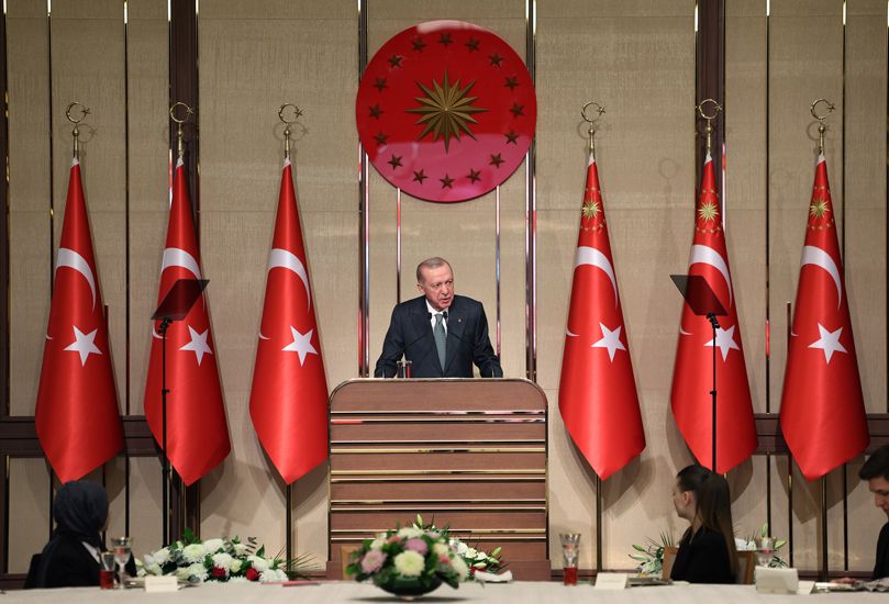 Dr. Enes Eminoğlu (@eminogluenes) on Twitter photo Tepki verirken ölçüyü, mücadele ederken ahlakı, sesi yükseltirken vicdanı elden bırakmayan;dünyaya değer katma bilincinde olan üniversite gençliğimize yürekten inanıyoruz.
81 ilden üniversite gencimizle, Cumhurbaşkanımız <a href="/RTErdogan/">Recep Tayyip Erdoğan</a>'ın iftar sofrasında Ramazan heyecanını yaşadık. Tepki verirken ölçüyü, mücadele ederken ahlakı, sesi yükseltirken vicdanı elden bırakmayan;dünyaya değer katma bilincinde olan üniversite gençliğimize yürekten inanıyoruz.
81 ilden üniversite gencimizle, Cumhurbaşkanımız <a href="/RTErdogan/">Recep Tayyip Erdoğan</a>'ın iftar sofrasında Ramazan heyecanını yaşadık.