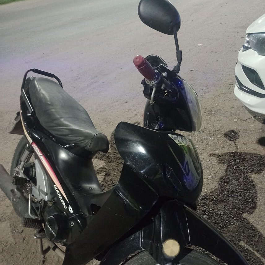 RedSegVial's tweet photo. #RNA012 #Roldán
🚔 En el marco de un operativo un motociclista quiso evadir el control y derrapó a pocos metros. Se le realizó test de alcoholemia el cual arrojó un resultado positivo elevado (2.64 g/l).
👉 Además no contaba con la documentación correspondiente.
🧵(1/2) https://t.co/FbrBl8TnQo