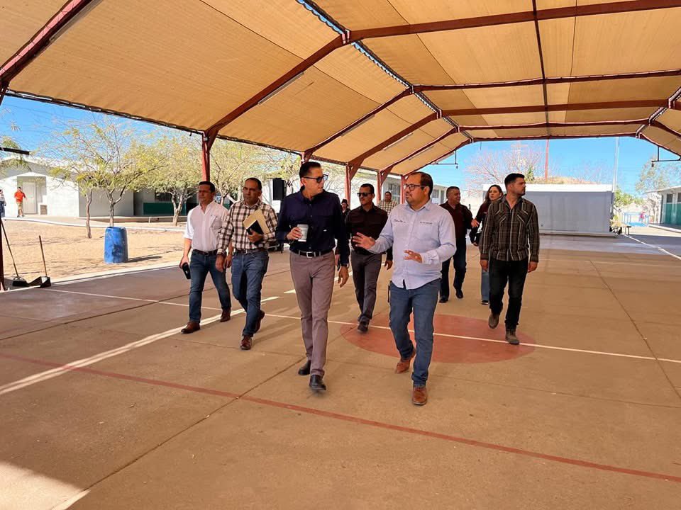 ¡Vamos por más espacios seguros para nuestros niños!

Esta mañana, el alcalde <a href="/CesarIvan2018/">Iván Sandoval</a> , junto a autoridades educativas y de obra pública, supervisaron la rehabilitación de la malla sombra en una primaria de nuestro municipio.  
#HagamosQueSuceda #PorAmorASanLuis