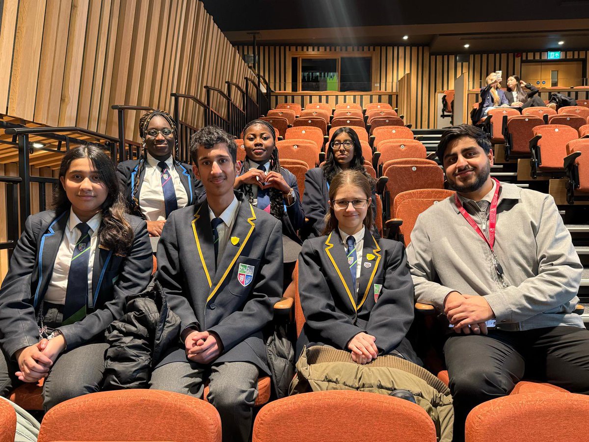 ChilternMMA's tweet image. Our MMA students proudly represented Chiltern Academy at the South Hampstead Debating Competition @Debate_Hub_ . With great enthusiasm, they engaged in debates set in fictional worlds.

After a challenging competition, our KS3 group emerged as one of the main winners! 🏆📣