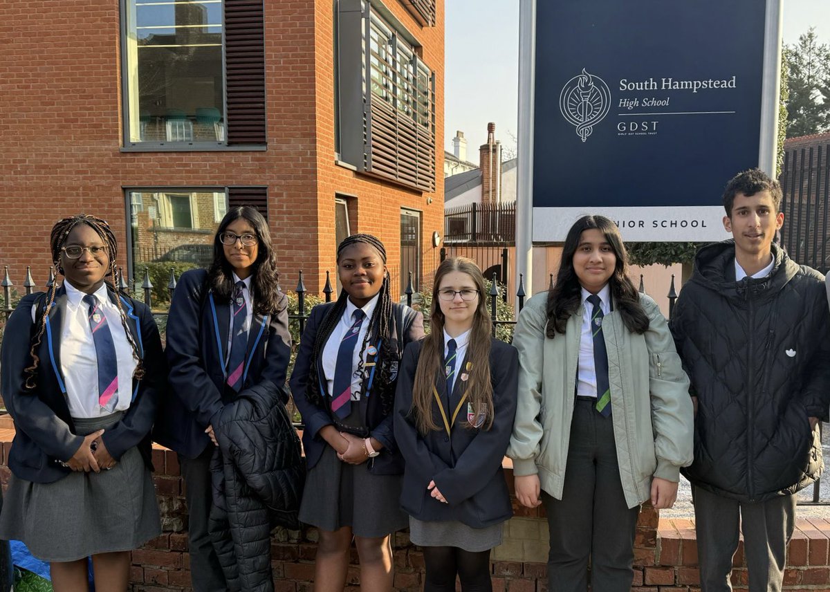 ChilternMMA's tweet image. Our MMA students proudly represented Chiltern Academy at the South Hampstead Debating Competition @Debate_Hub_ . With great enthusiasm, they engaged in debates set in fictional worlds.

After a challenging competition, our KS3 group emerged as one of the main winners! 🏆📣