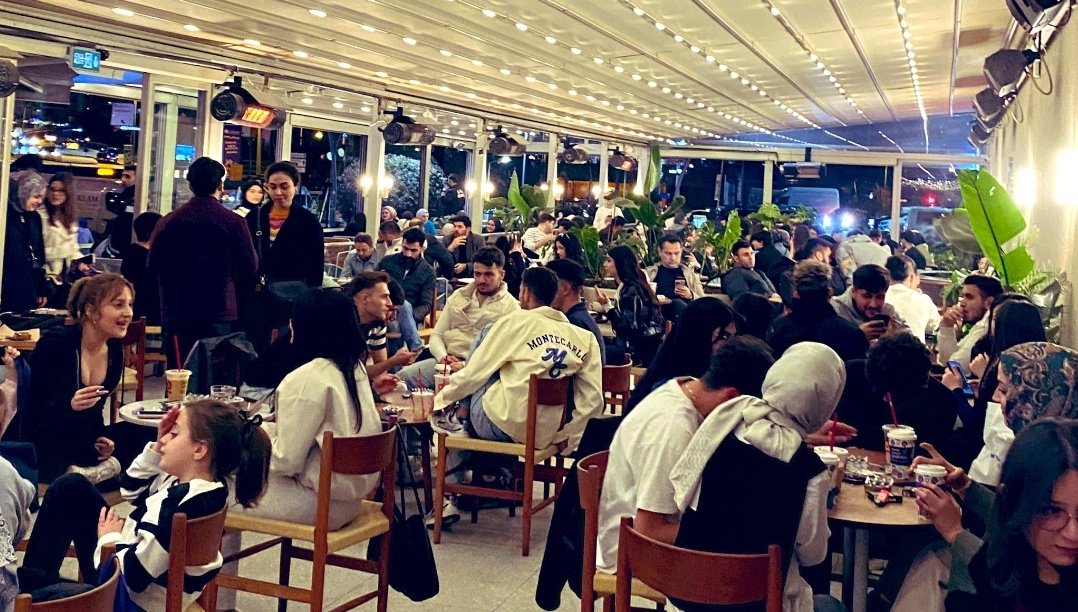 Espressolab'ın Genel koordinatör'den açıklama ;

"Son 24 saatte 7,5 milyon kahve satarak son 10 yılın rekorunu kırdık,Özgür Özel'e desteklerinden dolayı tşk ediyoruz"

#Espressolab